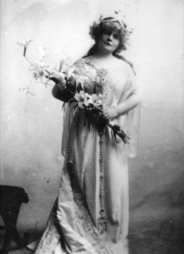 Marie Corelli in costume